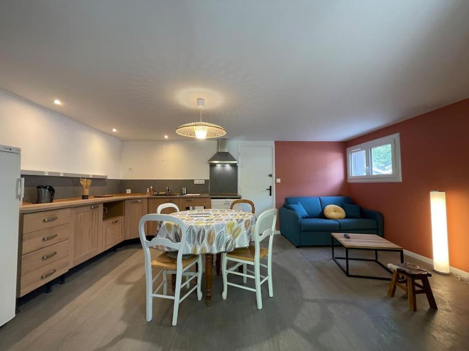 Apartment Marguerite Jardin Piscine Chauffee